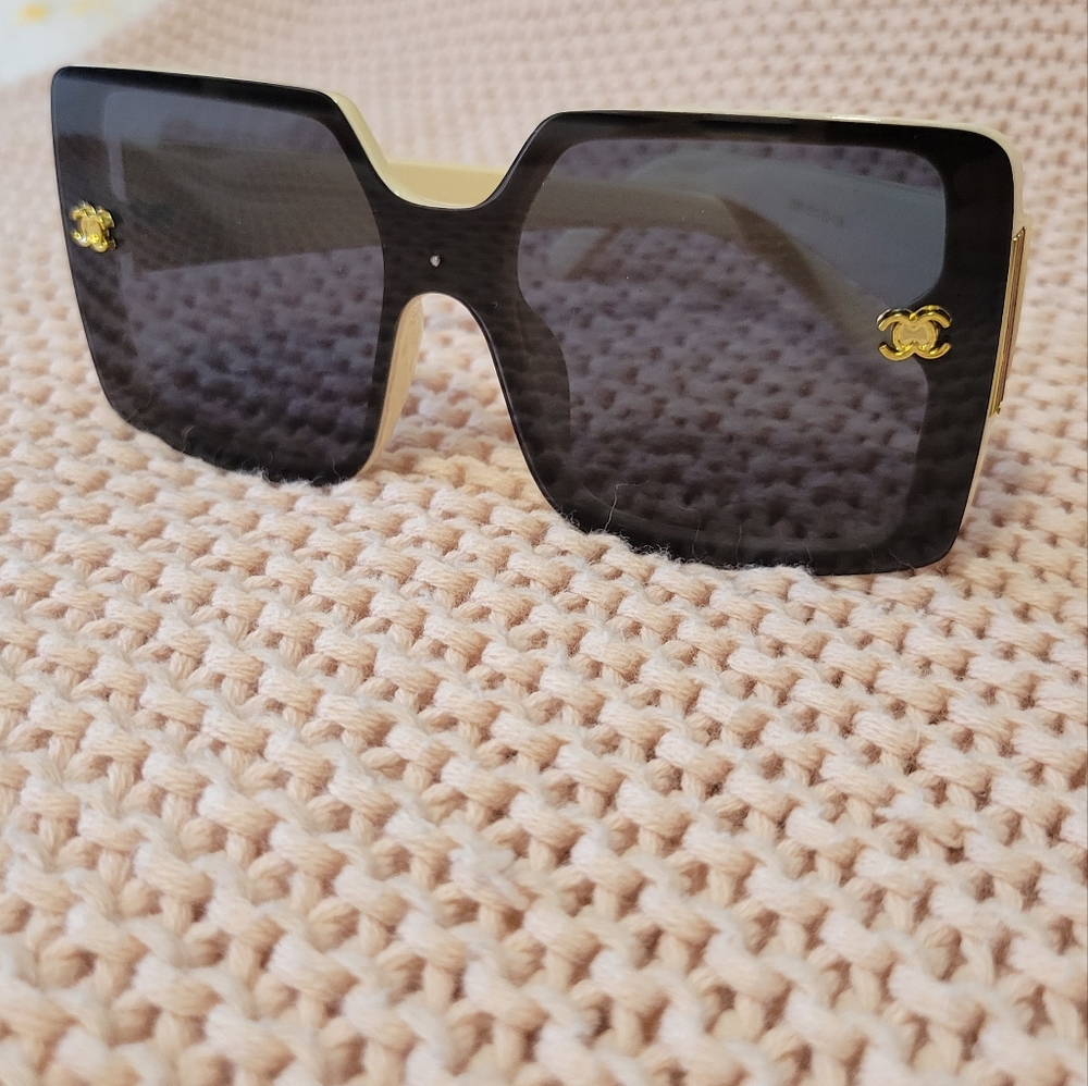 Woman's Sunglasses
